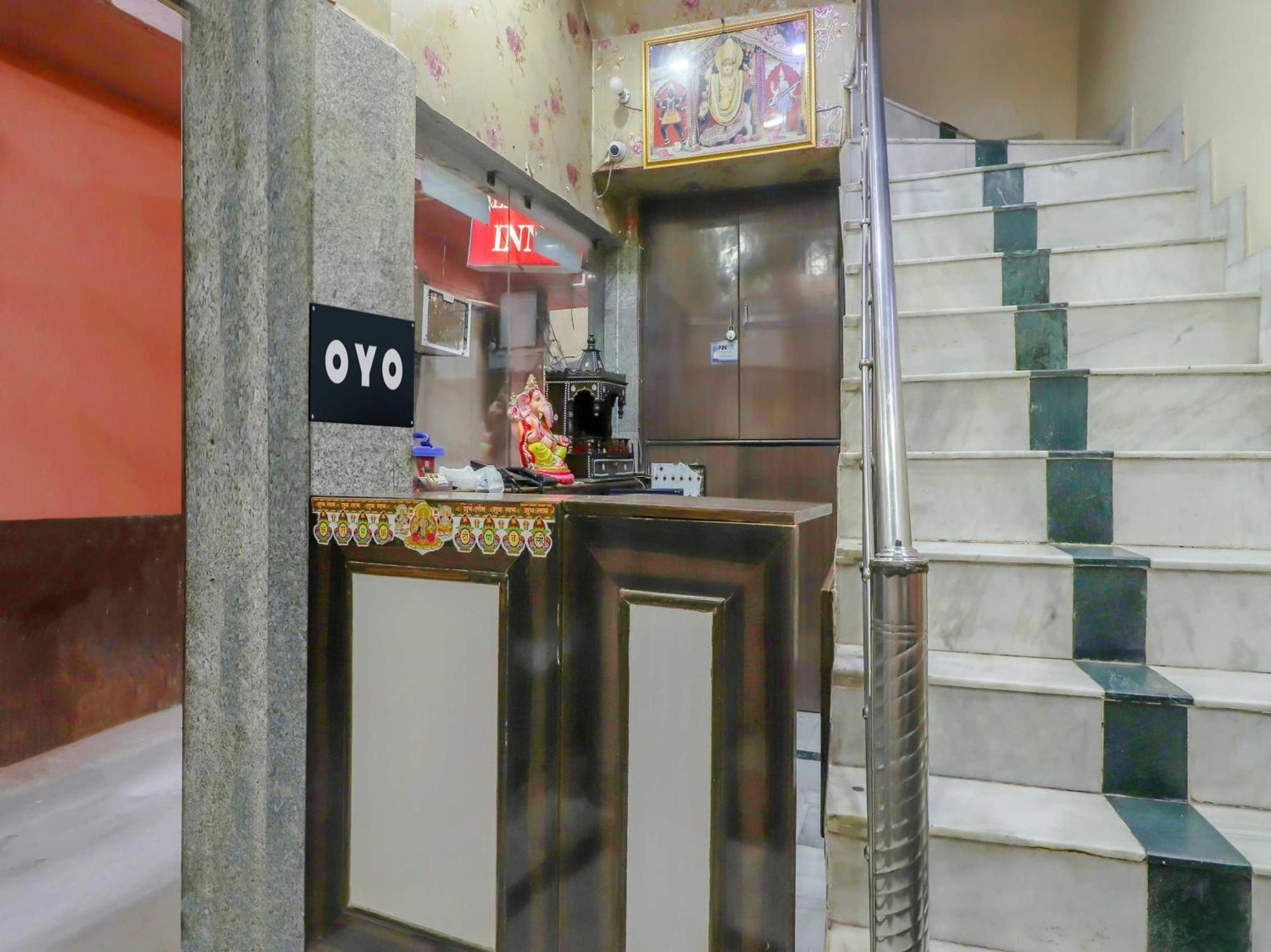 Oyo Flagship 81569 The Red Rose Inn Yeni Delhi Dış mekan fotoğraf